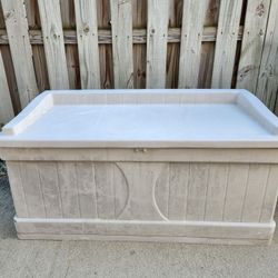 99 Gal.  Suncast Deckbox