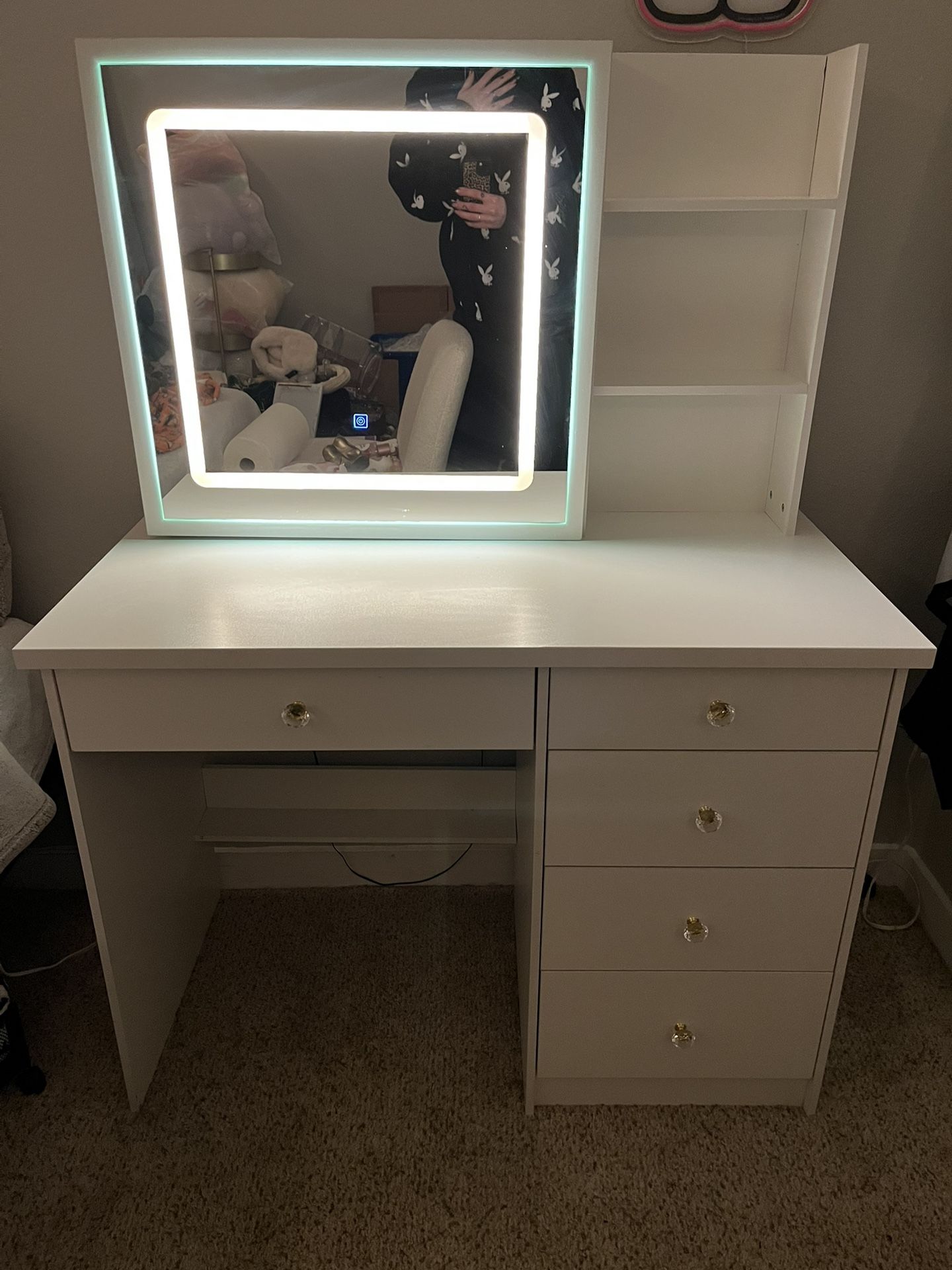 white makeup vanity