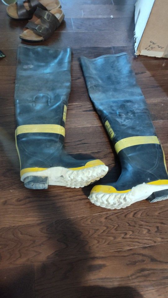 Service hip boots waders firefighter vintage rubber size 10 fireman 3/4 day retro