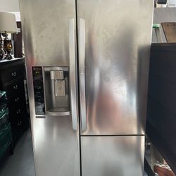 LG Refrigerator with a full 4 door opening (needs A Compressor