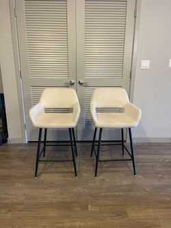 4 Cream Counter Height Barstools