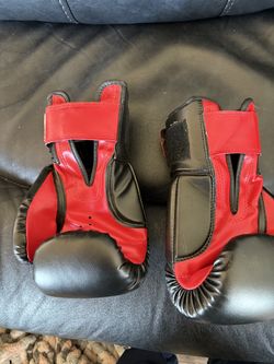 Men’s 12 oz boxing gloves