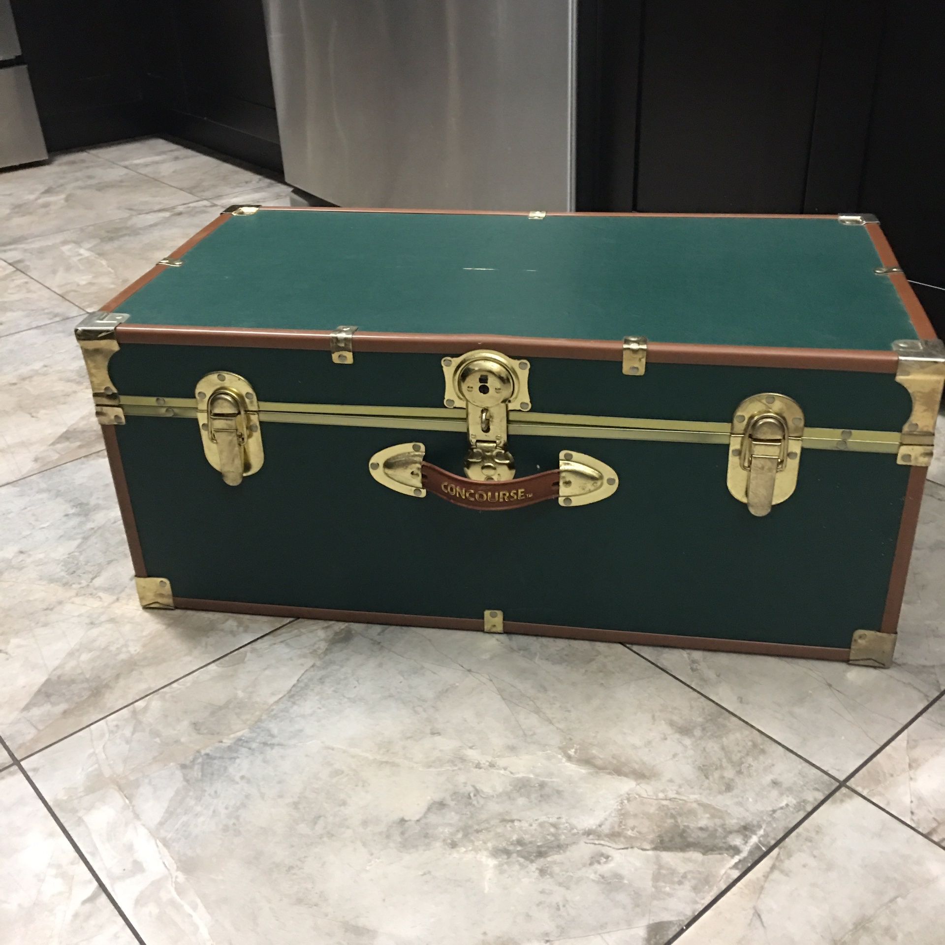 concourse trunk green for Sale in Boca Raton, FL - OfferUp