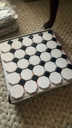 Octagon white with black dots tile