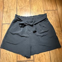 Black stradivarius shorts  Medium on tag  Very good condition  Smoke free home