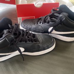 Nike Dunk High Top Size 9