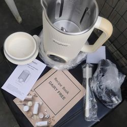 New Anyfeel Mix Nut Maker P/U Only 