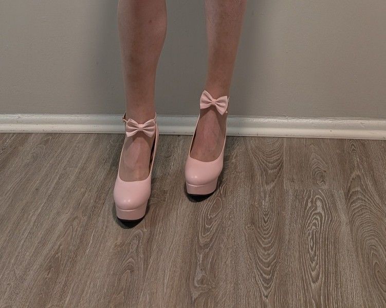 Pink Bowtie Heels Size 11