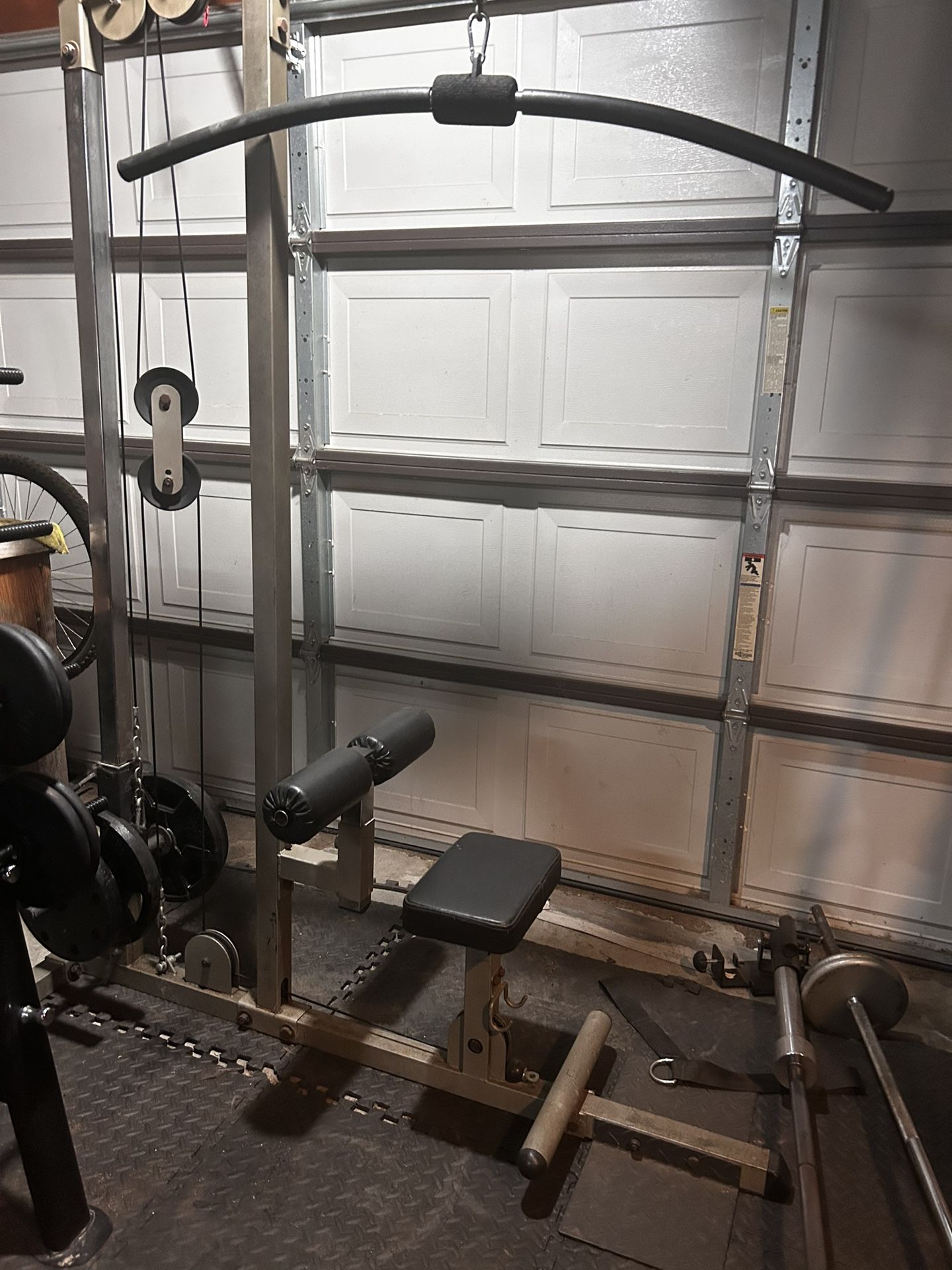 Lat Pull Down Machine 