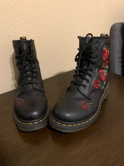 Dr. Martens Black leather boots size 7