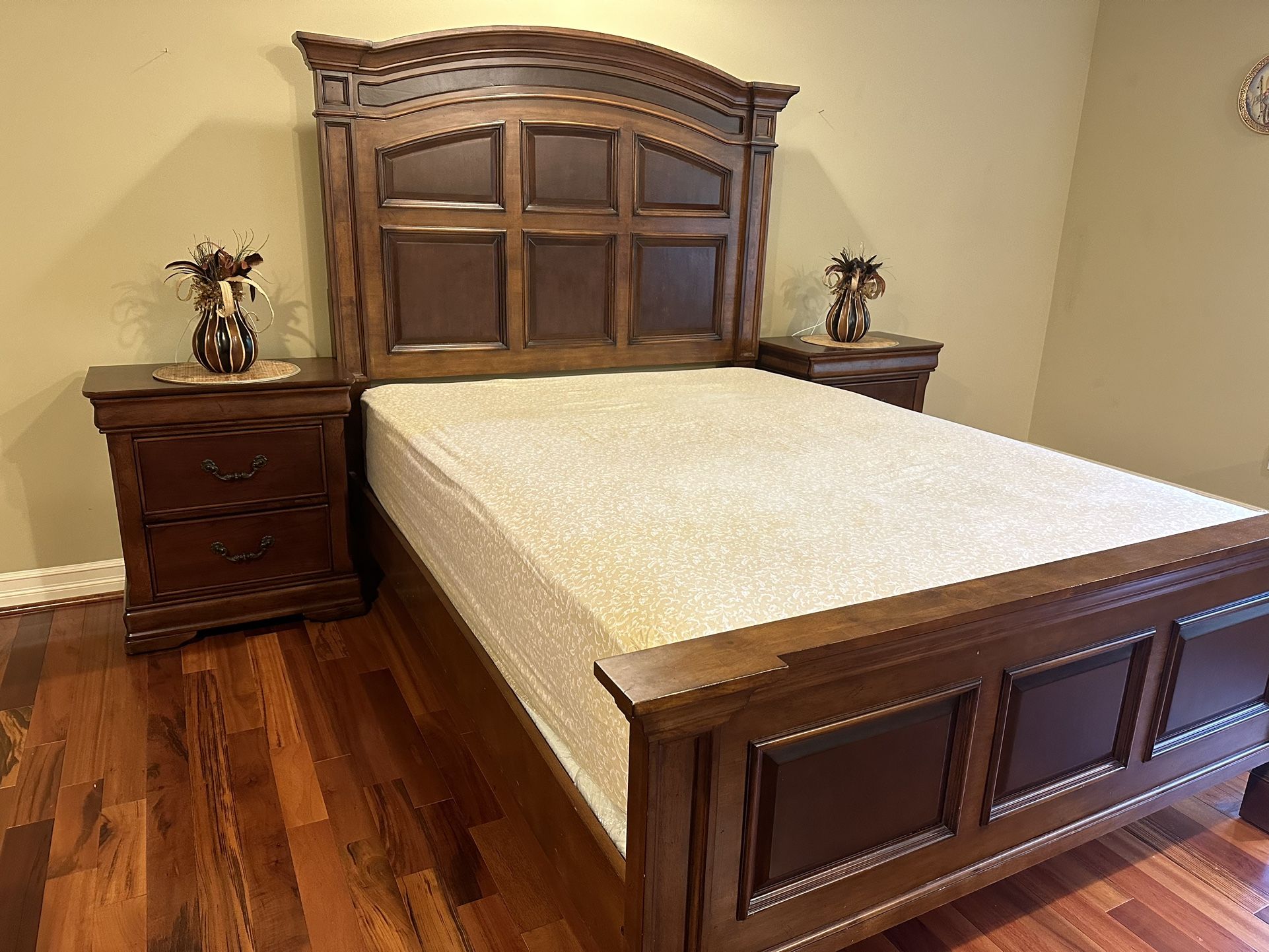 Queen Bed for Sale in Issaquah, WA OfferUp