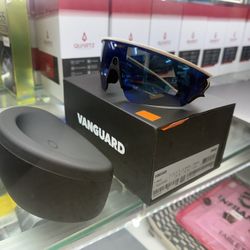 Oakley | Meta Vanguard with Meta AI, Audio, Photo, Video Compatibility - White, Prizm™ Sapphire