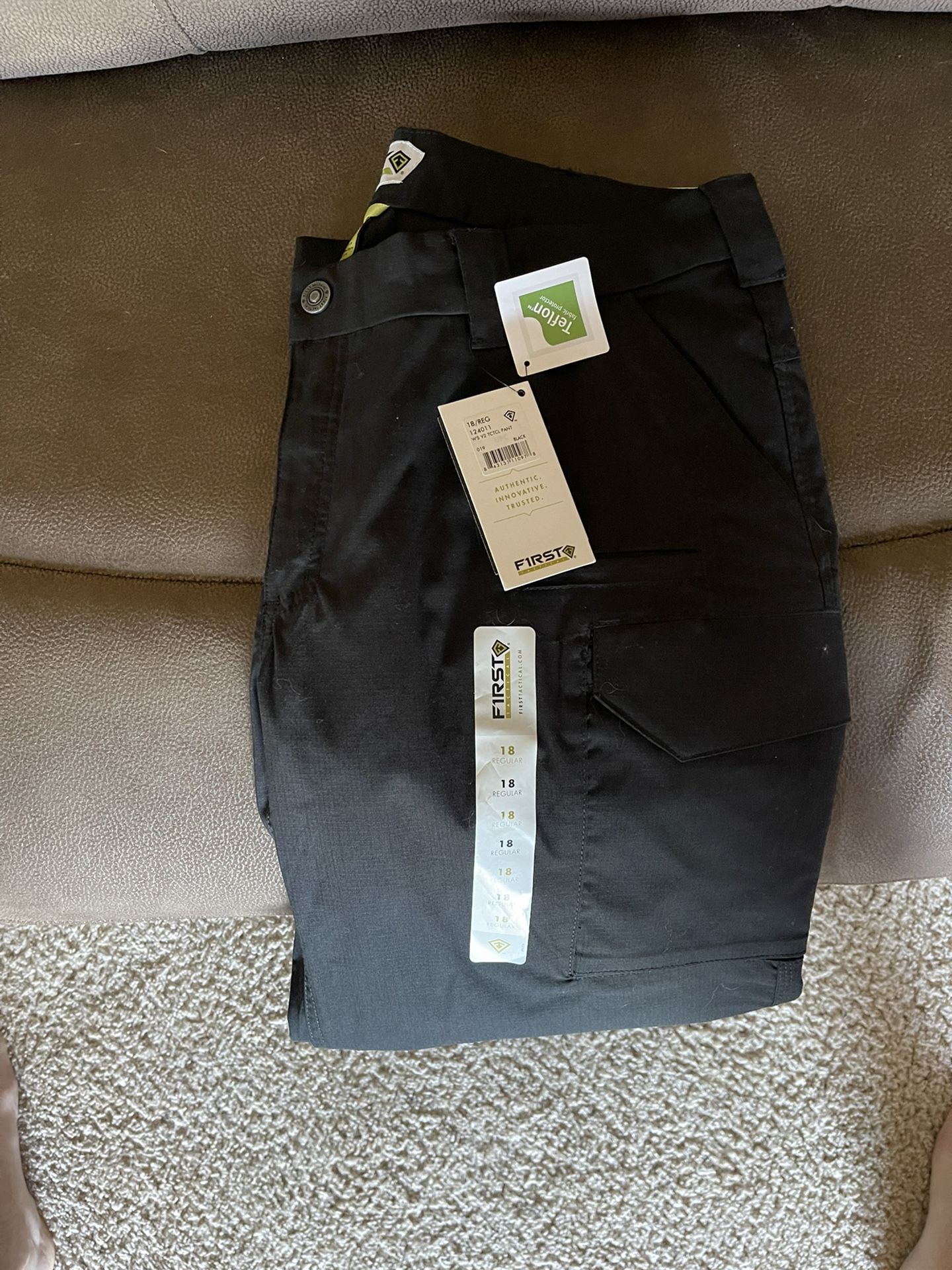 FIRST TACTICAL PANTS - Woman’s 18 Reg.