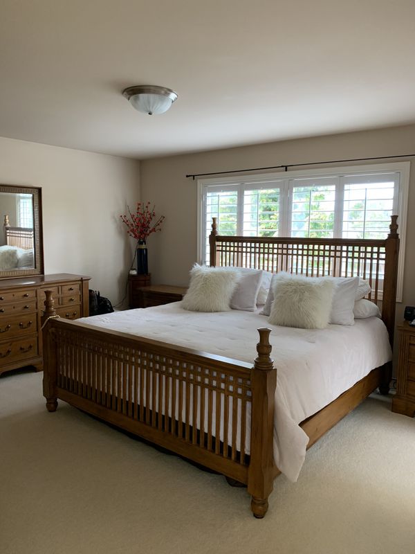 Pine Crest 5pc king sz bedroom set for Sale in Lynnwood ...