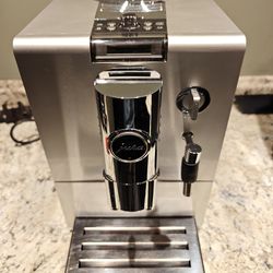 Jura ENA 9 coffee espresso and latte machine. Fully refurbished!