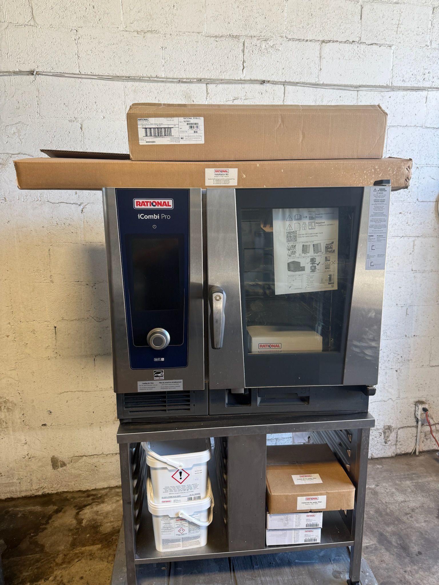 New 2024 Rational LM100BE ICP 6-HALF E iCombi Pro 6 Pan Half-Size Combi Oven Electric 3PH 208V/240V 10.8 kW w/WiFi Connectivity w/Pan Storage S/S Stan