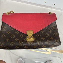 Louis Vuitton Handbag Pallas M