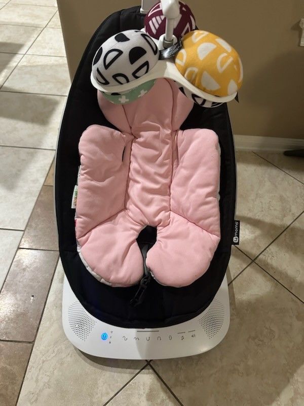 4 MOMS Mamaroo