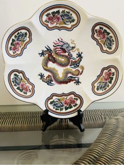 Elizabeth Arden 1986Vintage Porcelain Chinoiserie Collection Golden Dragon Plate