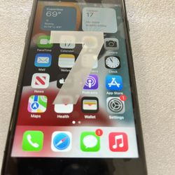iPhone 7 FactoryUnlocked any carrier 32 GB great condition