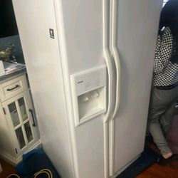 White Refrigerator / Kenmore 