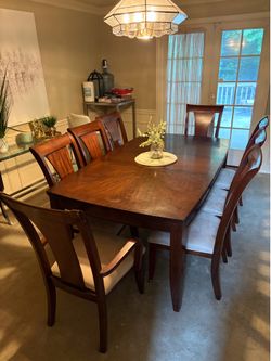 Solid Wood Dining Table Set – 6 Chairs – Great Condition