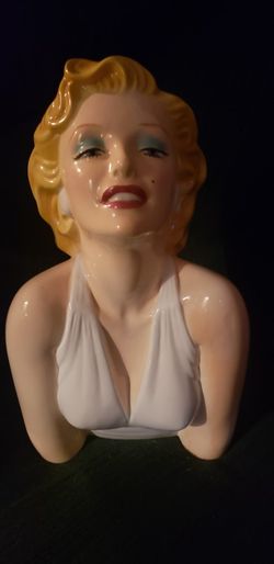 Marilyn Monroe Bust