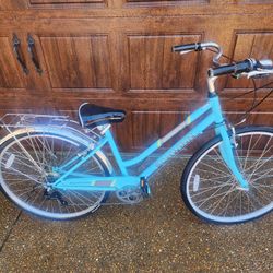 *** LADIES SCHWINN CRUISER BIKE ***