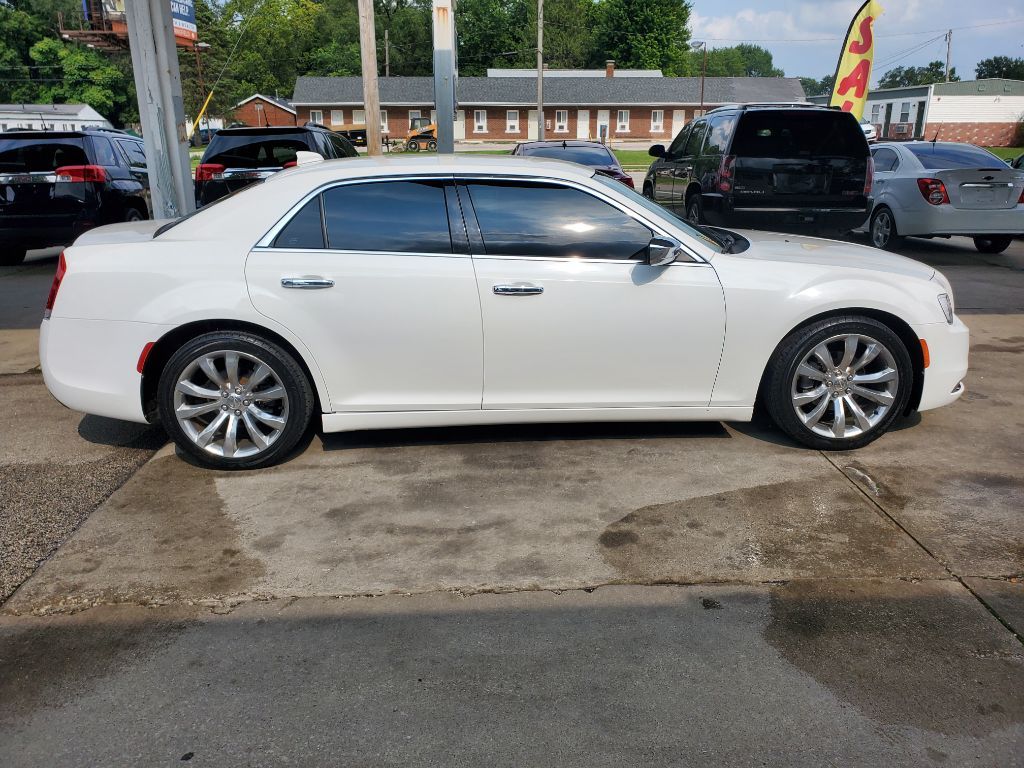2019 CHRYSLER 300