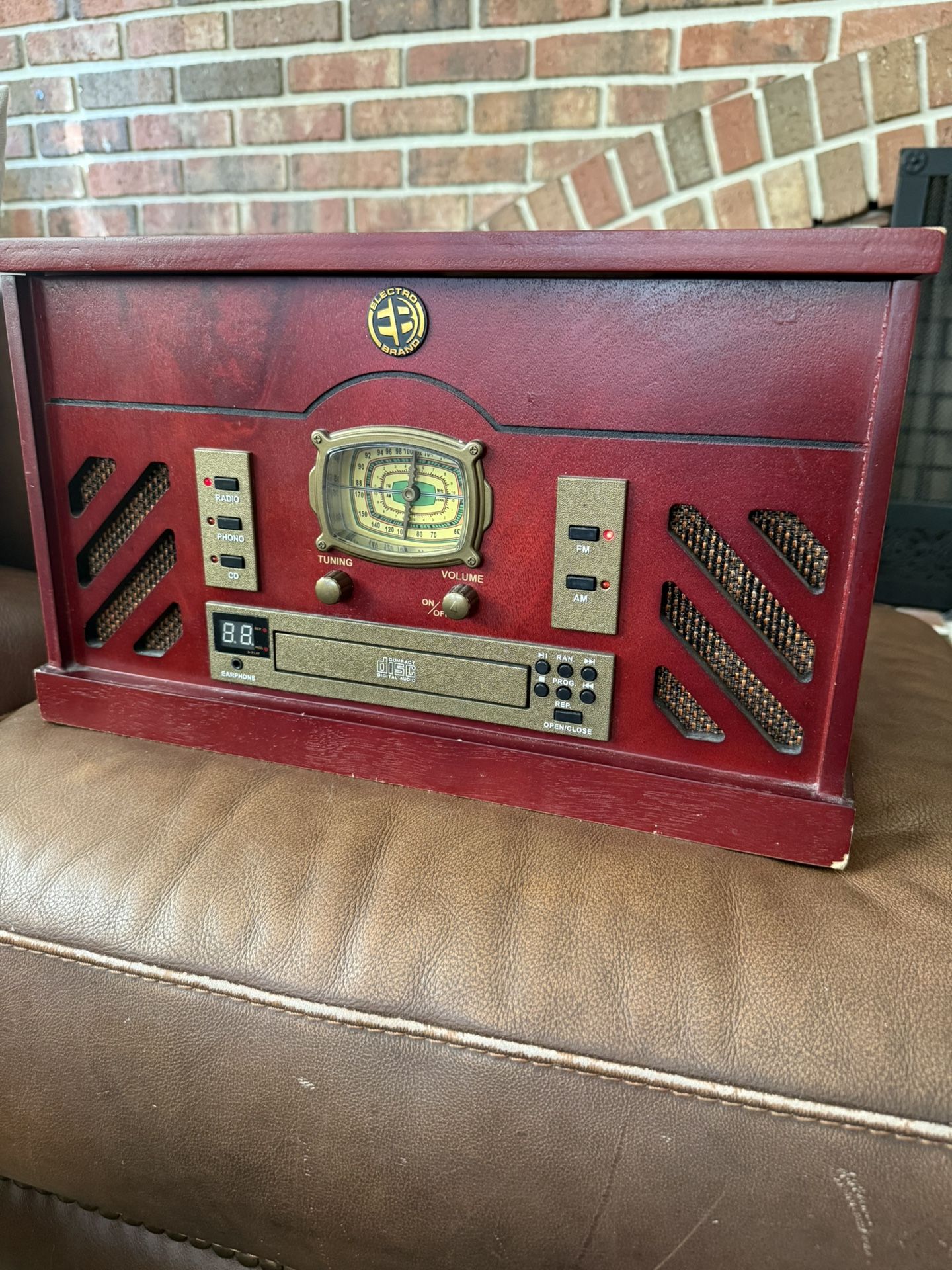 Antique Radio/CD/Cassette Player for Sale in Miami, FL - OfferUp