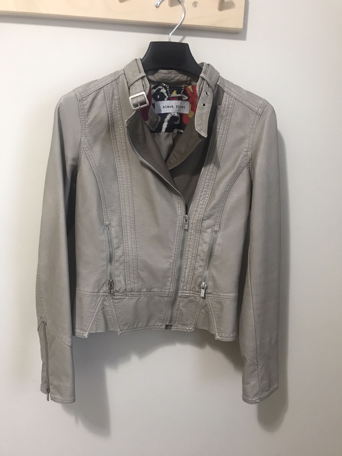 Women’s faux leather jacket XS