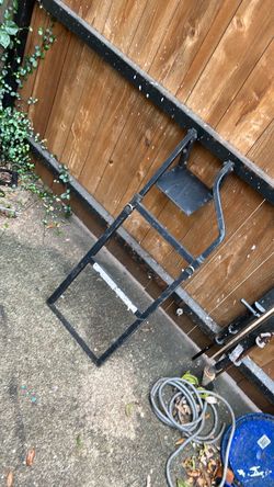 Folding ladder for tailgate