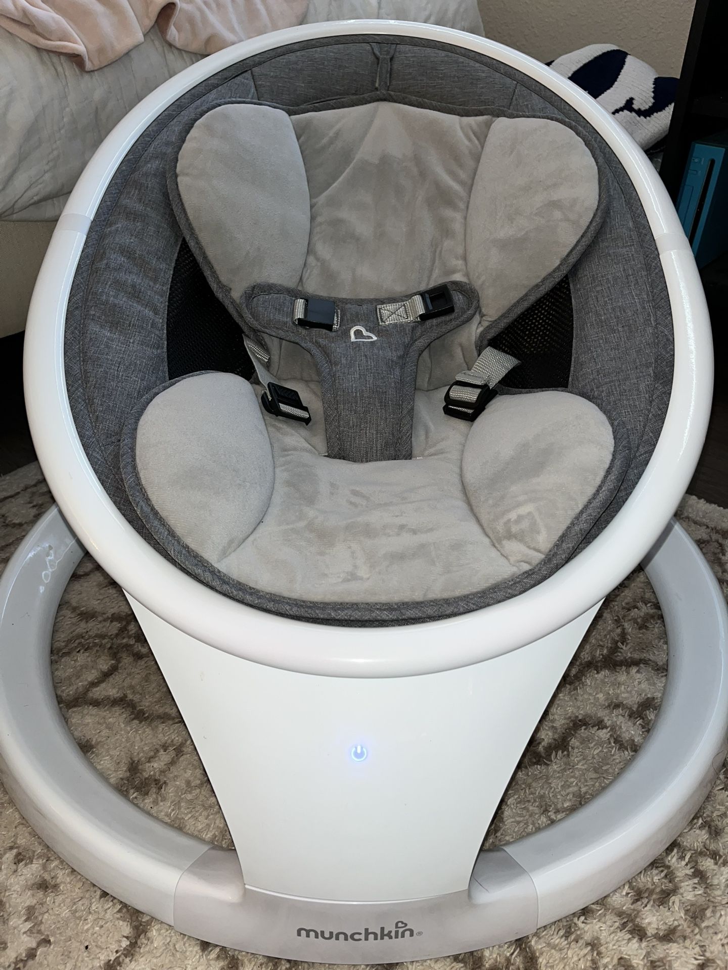 Munchkin Swing With Fluffy White Cover