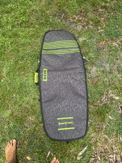 Ion twin tip board bag.