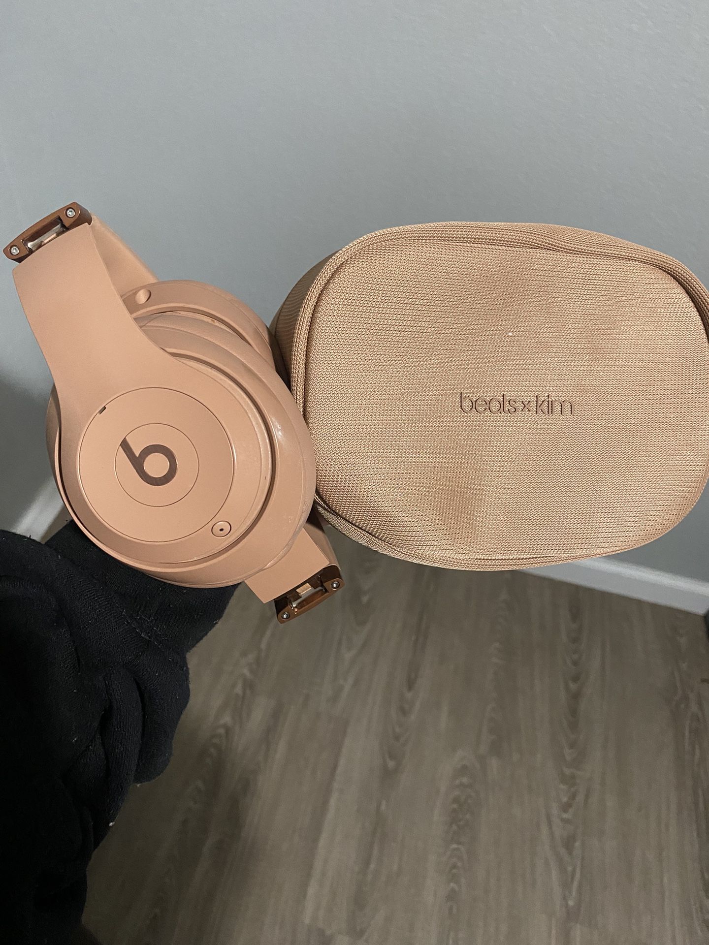 Beats Studio Pro x Kim Kardashian