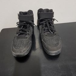 Nike Black shoes Youth size 5