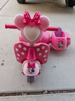 6V Disney Minnie Mouse Happy Helpers Scooter with Sidecar Ride-On Toy by Kid Trax.