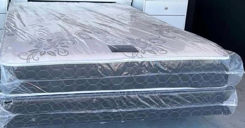 Deluxe brand Queen size mattress set