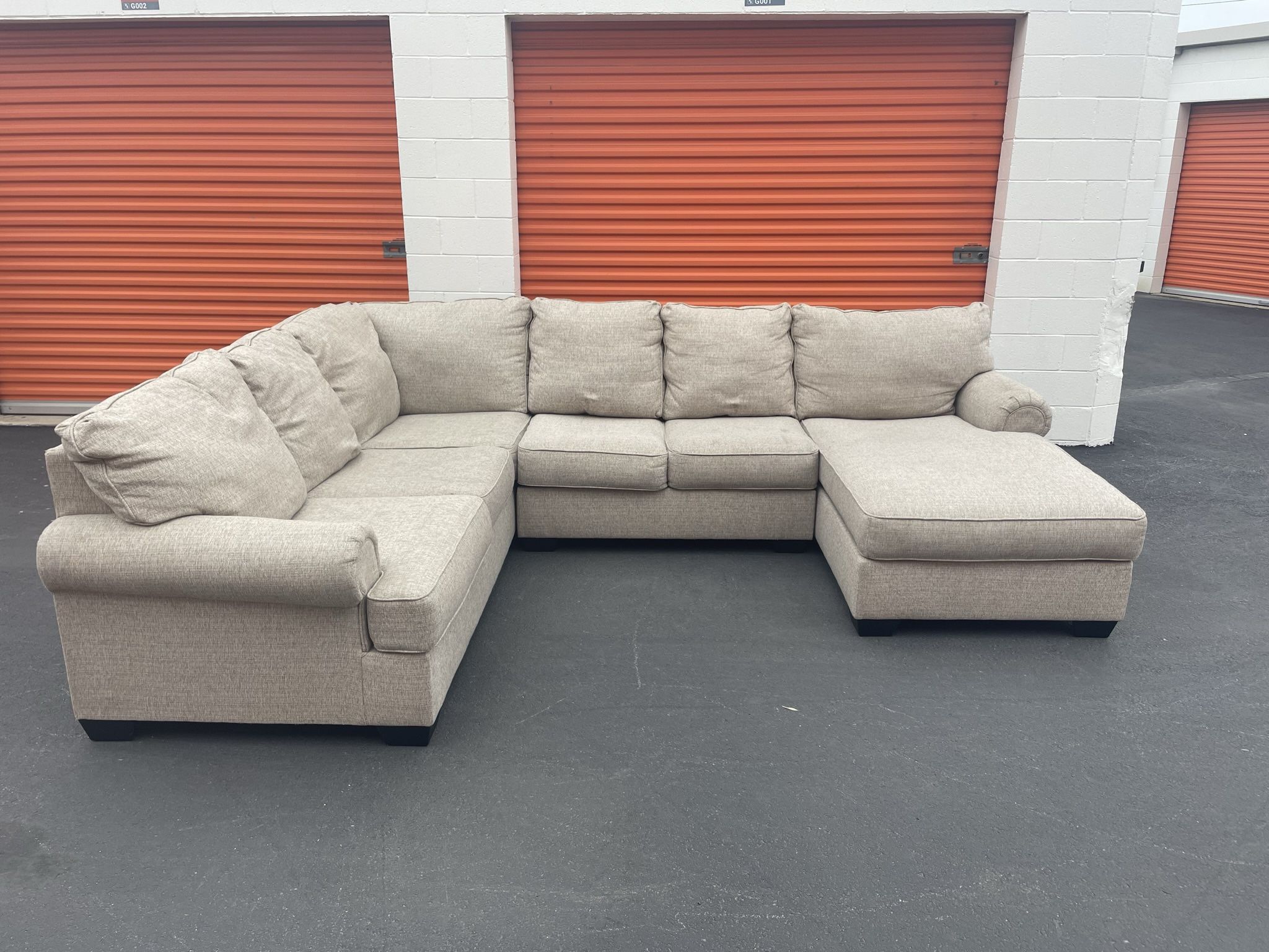 FREE DELIVERY!!! Beautiful Speckled Biege 3 piece sectional couch with