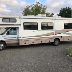 RV  With Solar Panels Generator Class C No Special License Needed