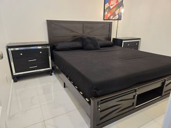 King Size bed with nightstands