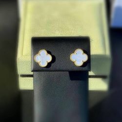 18k yellow gold Van Cleef style Alhambra White Mother of pearl stone clover stud earrings