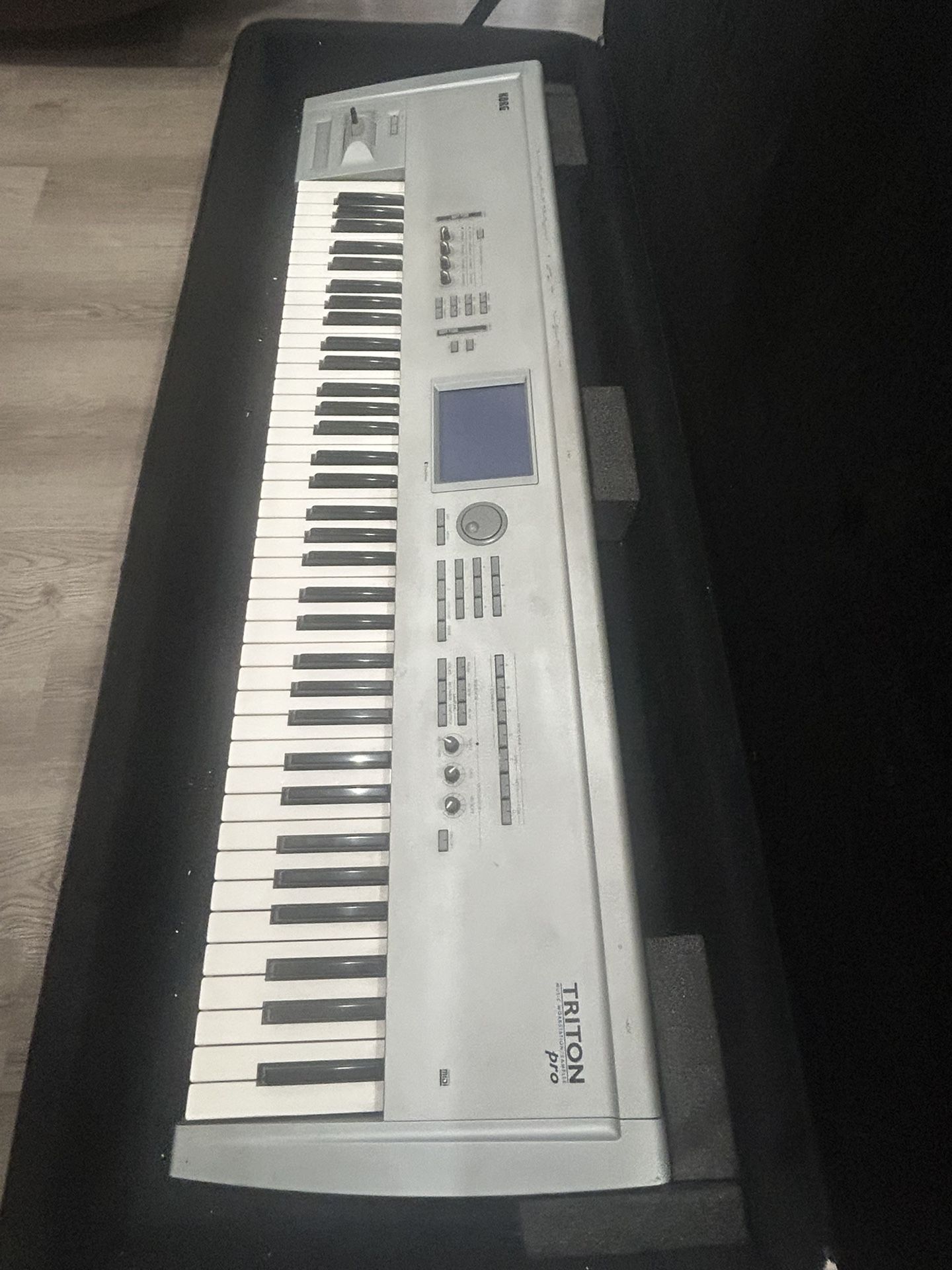 Korg Triton Workstation / Sampler Pro W/case