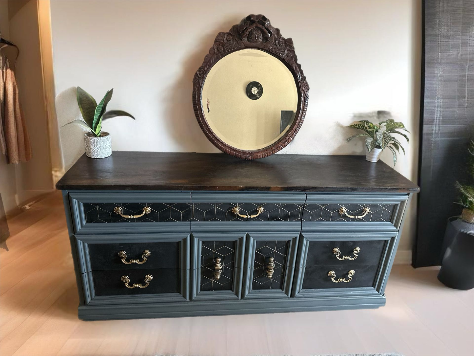Dresser 
