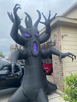 12 ft Halloween decoration