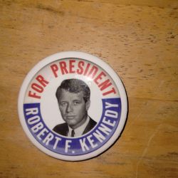 Robert F. Kennedy RFK 1968 campaign pin button political.