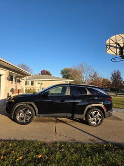 hyundai Tucson 2024 has 15000 miles... price is 14900 ... in a very good conditions has a rebuild title