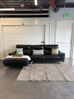 Faux Leather Modern Sectional (Free Delivery 🚚)