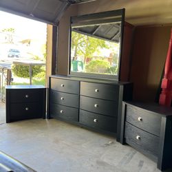 4 PC. Black Bedroom Furniture Dresser, Mirror & 2 Nightstands Ashleys 