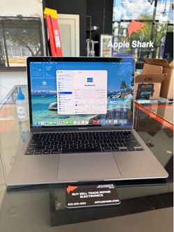 MacBook Air M1 Chip 16GB Ram 256SSD! 90 Day warranty! We offer financing.